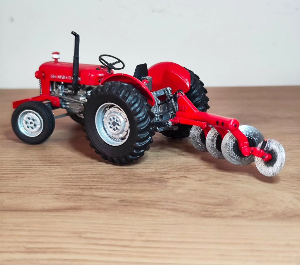 Miniatura Massey Ferguson 65X + Arado 3 Bacias - 1/32