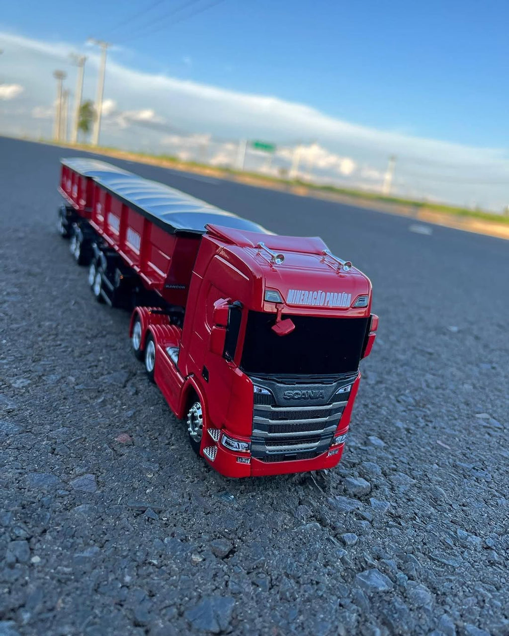 Miniatura Scania NTG R440 + Rodocaçamba Randon – Escala 1/24 (Personalizável)
