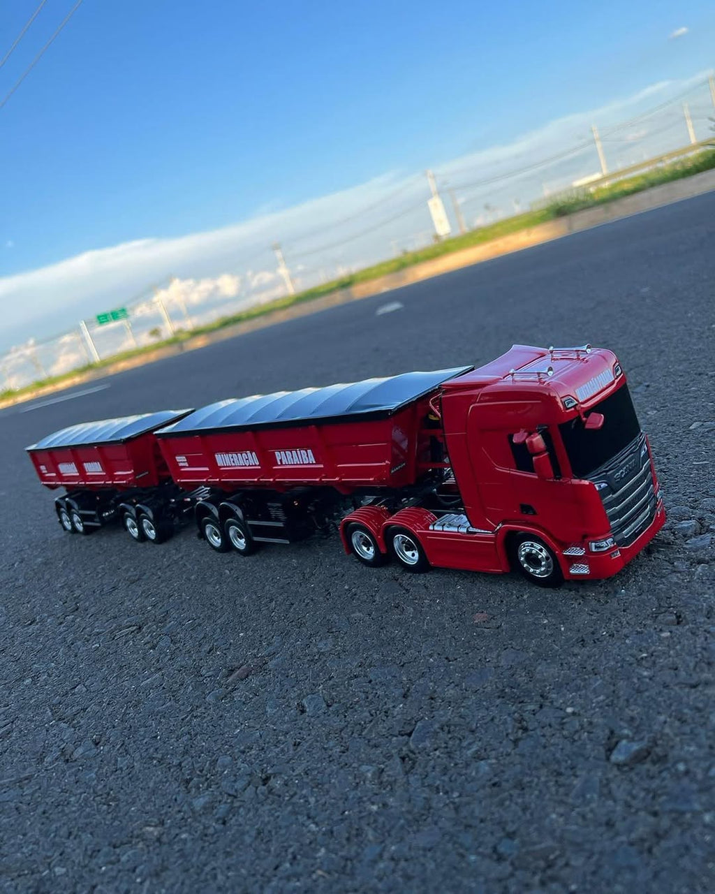 Miniatura Scania NTG R440 + Rodocaçamba Randon – Escala 1/24 (Personalizável)