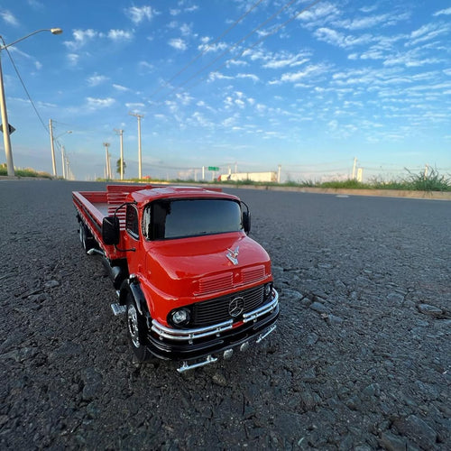 Caminhão Mercedes-Benz L-1113 Truck RC – Escala 1/24 (Controle Remoto)